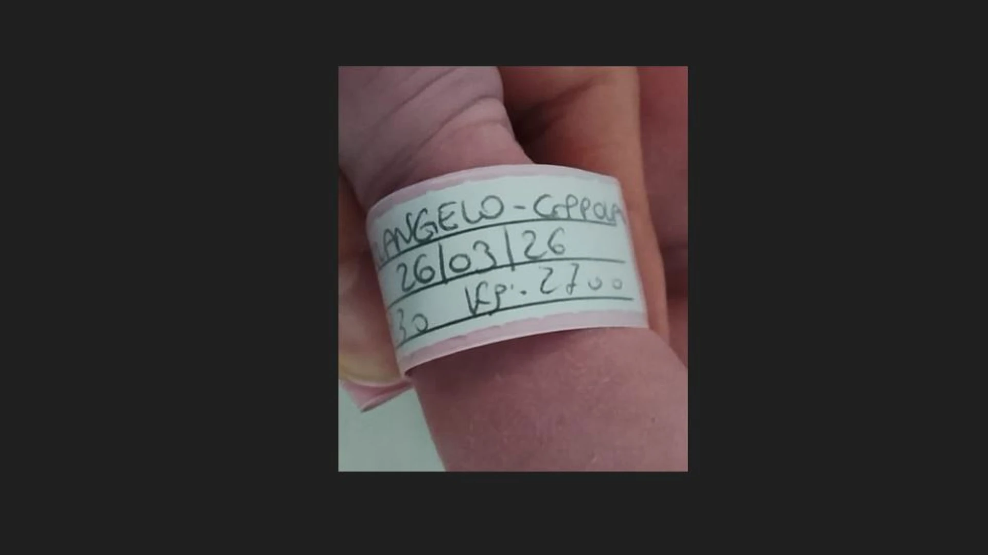 L’Angolo degli auguri: dedichiamo il nostro spazio odierno alla nascita di Luce Nemesi Petrangelo.